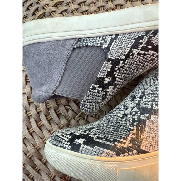 Coconuts by Matisse Gray Snake Print Chelsea Boot 5.5 Shoe Low top - Picture 4 of 15